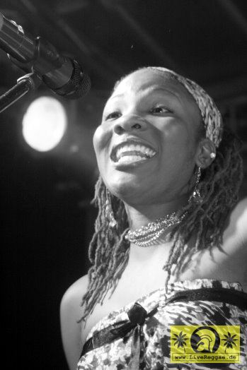 Isha Blender (Jam)  with The House Of Riddim Band 12. Reggae Jam Festival, Bersenbrueck 13. August 2006 (6).jpg